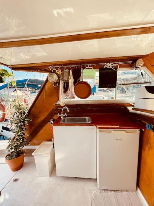 Готель Vintage Classic 70S Boat! Сан-Адріа-де-Бесос Екстер'єр фото