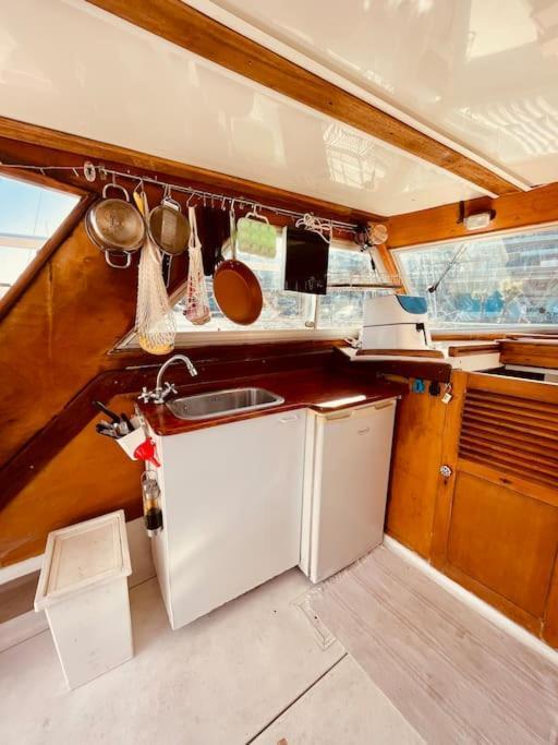 Готель Vintage Classic 70S Boat! Сан-Адріа-де-Бесос Екстер'єр фото